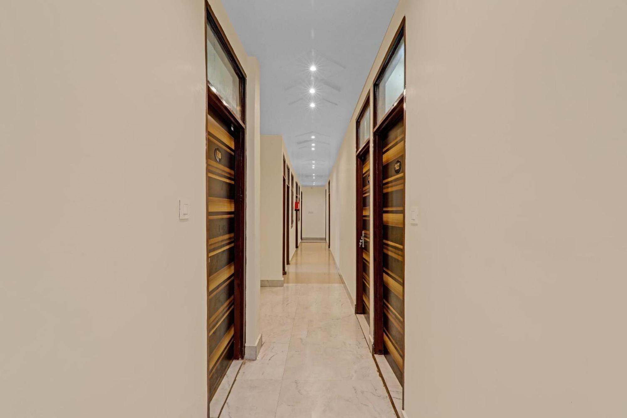 Collection O Hotel Marigold Kanpur Bagian luar foto